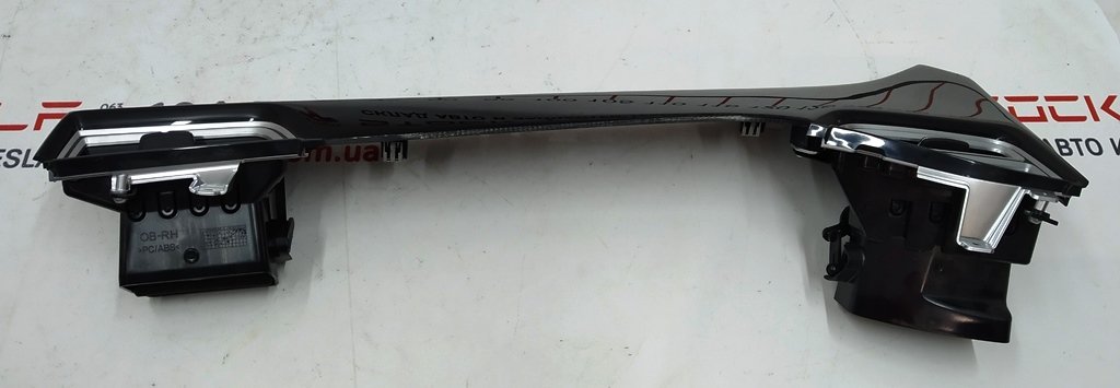 23 乘客中心面板装饰件 PIANO BLACK MATA 已组装（有划痕） Tesla model S、model S REST 1045969-03-B